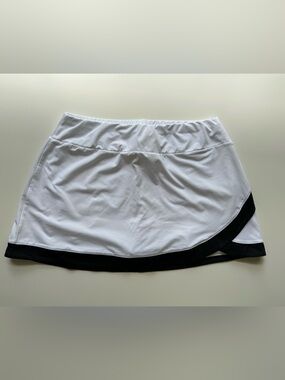 White Athletic Tennis Skort with Black Trim | Size M | 360 by Tail